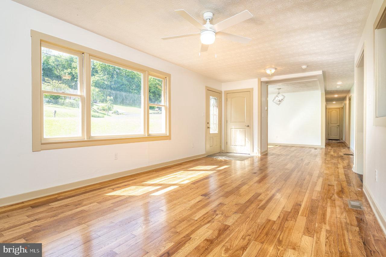 192 JACKSON AVE, NEW MARKET, Virginia 22844, 4 Bedrooms Bedrooms, ,2 BathroomsBathrooms,Residential,For sale,192 JACKSON AVE,VASH2011336 MLS # VASH2011336