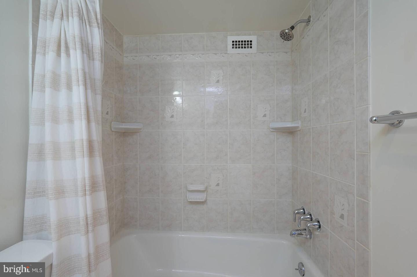 4600 S FOUR MILE RUN DR #907, ARLINGTON, Virginia 22204, 1 Bedroom Bedrooms, ,1 BathroomBathrooms,Residential,For sale,4600 S FOUR MILE RUN DR #907,VAAR2057284 MLS # VAAR2057284