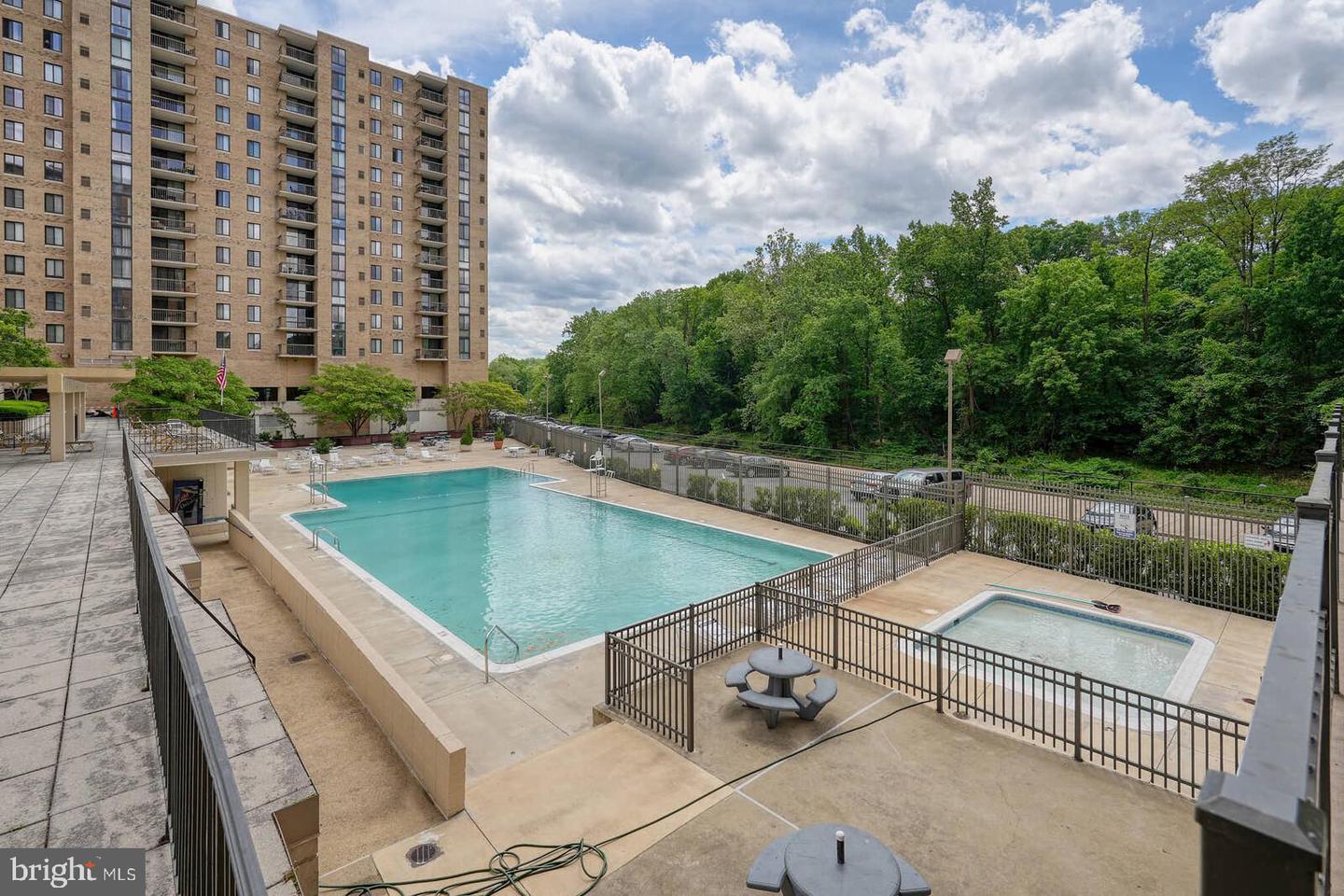 4600 S FOUR MILE RUN DR #907, ARLINGTON, Virginia 22204, 1 Bedroom Bedrooms, ,1 BathroomBathrooms,Residential,For sale,4600 S FOUR MILE RUN DR #907,VAAR2057284 MLS # VAAR2057284