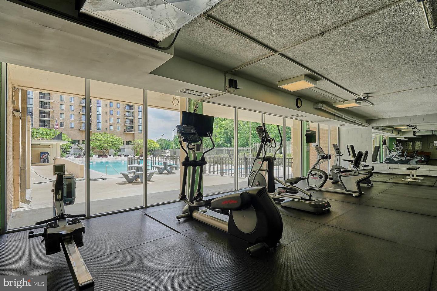 4600 S FOUR MILE RUN DR #907, ARLINGTON, Virginia 22204, 1 Bedroom Bedrooms, ,1 BathroomBathrooms,Residential,For sale,4600 S FOUR MILE RUN DR #907,VAAR2057284 MLS # VAAR2057284