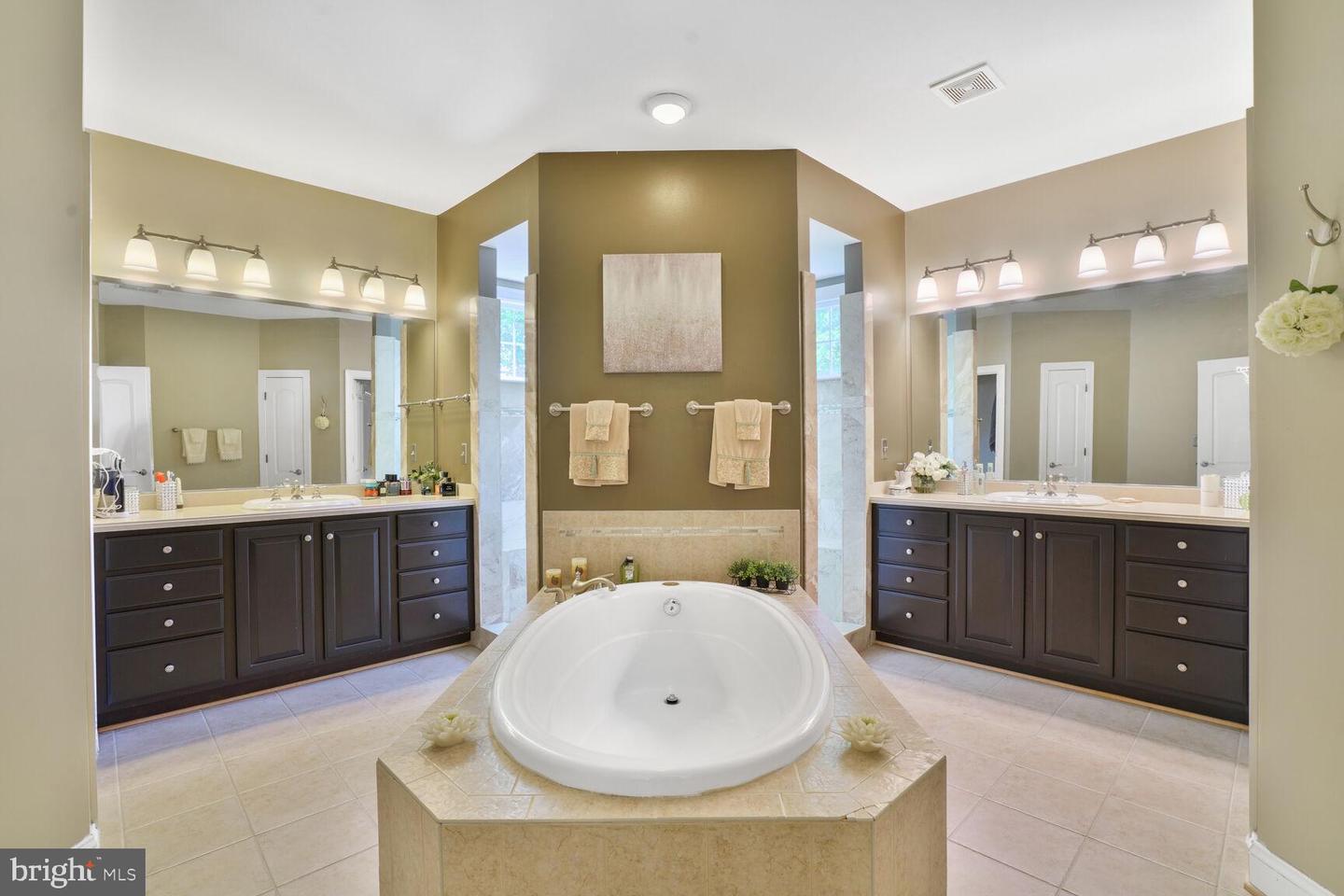 2830 NORBORNE PL, OAKTON, Virginia 22124, 4 Bedrooms Bedrooms, ,4 BathroomsBathrooms,Residential,For sale,2830 NORBORNE PL,VAFX2242230 MLS # VAFX2242230