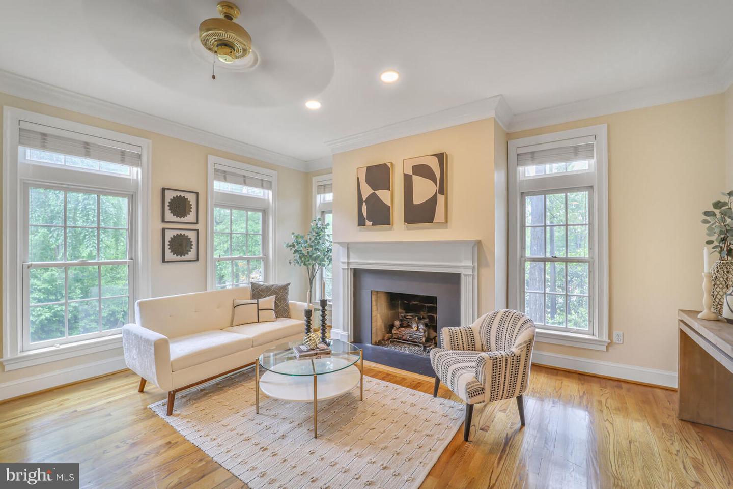 2053 MAYFAIR MCLEAN, FALLS CHURCH, Virginia 22043, 3 Bedrooms Bedrooms, ,3 BathroomsBathrooms,Residential,For sale,2053 MAYFAIR MCLEAN,VAFX2243542 MLS # VAFX2243542