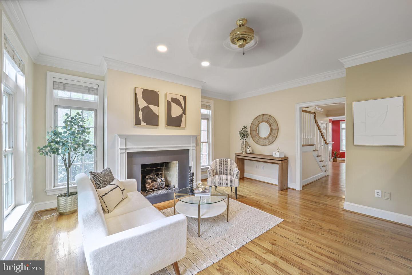 2053 MAYFAIR MCLEAN, FALLS CHURCH, Virginia 22043, 3 Bedrooms Bedrooms, ,3 BathroomsBathrooms,Residential,For sale,2053 MAYFAIR MCLEAN,VAFX2243542 MLS # VAFX2243542