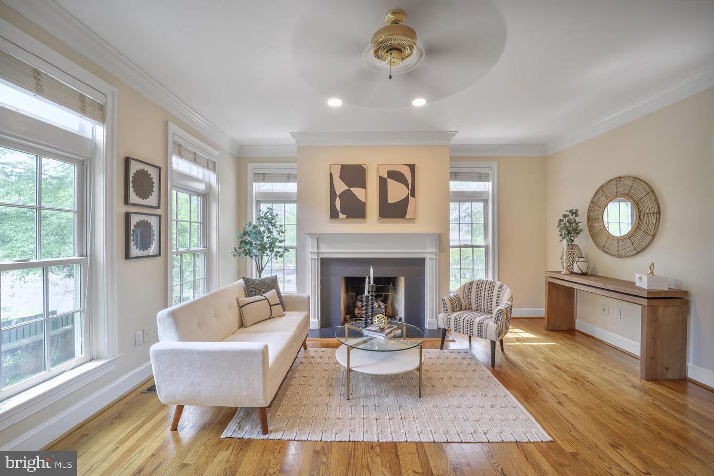 2053 MAYFAIR MCLEAN, FALLS CHURCH, Virginia 22043, 3 Bedrooms Bedrooms, ,3 BathroomsBathrooms,Residential,For sale,2053 MAYFAIR MCLEAN,VAFX2243542 MLS # VAFX2243542