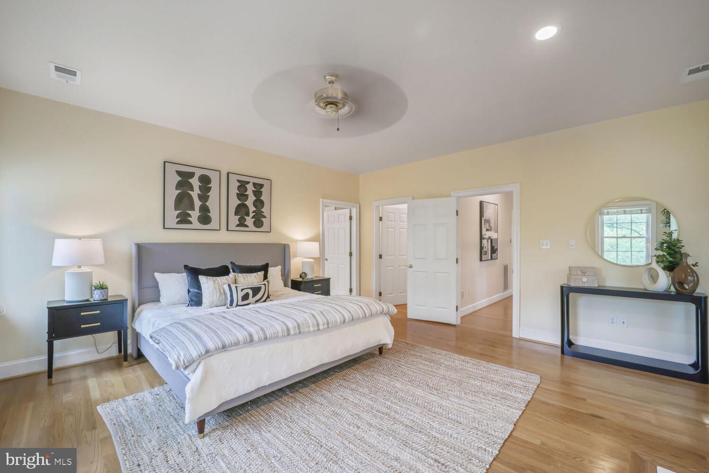 2053 MAYFAIR MCLEAN, FALLS CHURCH, Virginia 22043, 3 Bedrooms Bedrooms, ,3 BathroomsBathrooms,Residential,For sale,2053 MAYFAIR MCLEAN,VAFX2243542 MLS # VAFX2243542