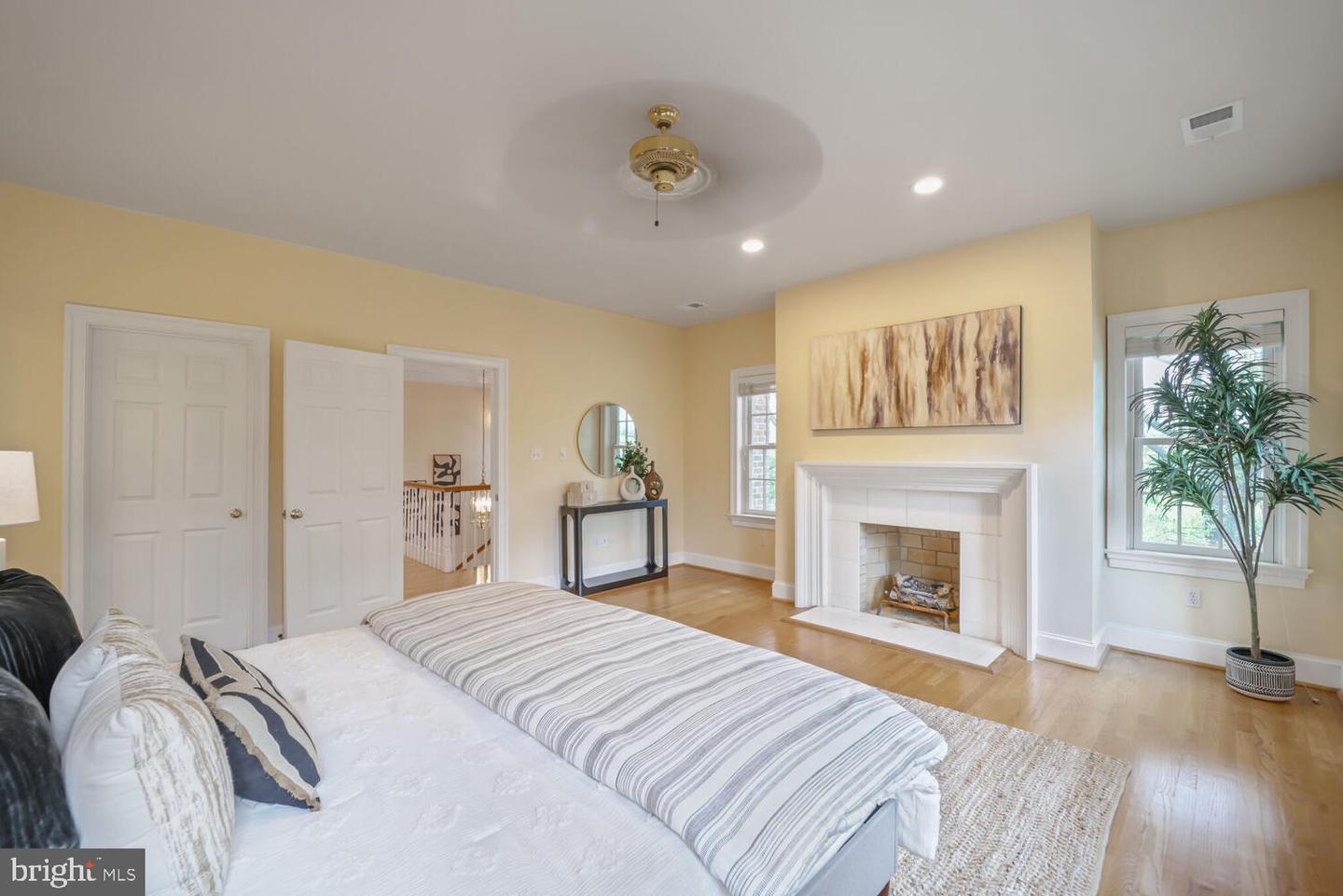 2053 MAYFAIR MCLEAN, FALLS CHURCH, Virginia 22043, 3 Bedrooms Bedrooms, ,3 BathroomsBathrooms,Residential,For sale,2053 MAYFAIR MCLEAN,VAFX2243542 MLS # VAFX2243542