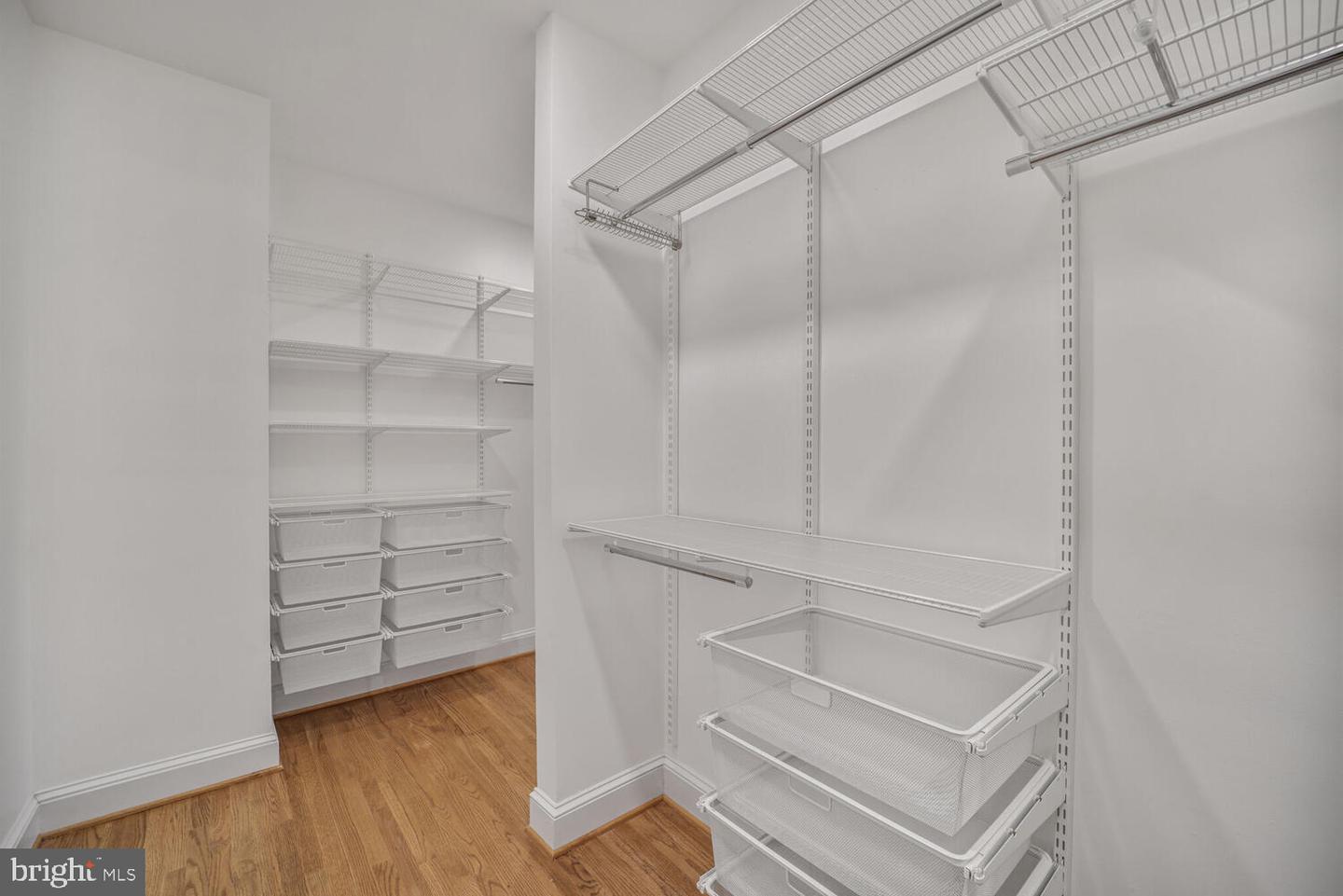 2053 MAYFAIR MCLEAN, FALLS CHURCH, Virginia 22043, 3 Bedrooms Bedrooms, ,3 BathroomsBathrooms,Residential,For sale,2053 MAYFAIR MCLEAN,VAFX2243542 MLS # VAFX2243542