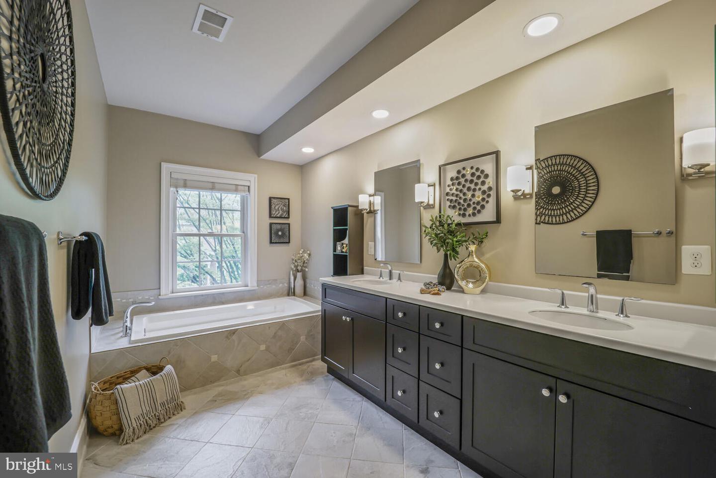 2053 MAYFAIR MCLEAN, FALLS CHURCH, Virginia 22043, 3 Bedrooms Bedrooms, ,3 BathroomsBathrooms,Residential,For sale,2053 MAYFAIR MCLEAN,VAFX2243542 MLS # VAFX2243542