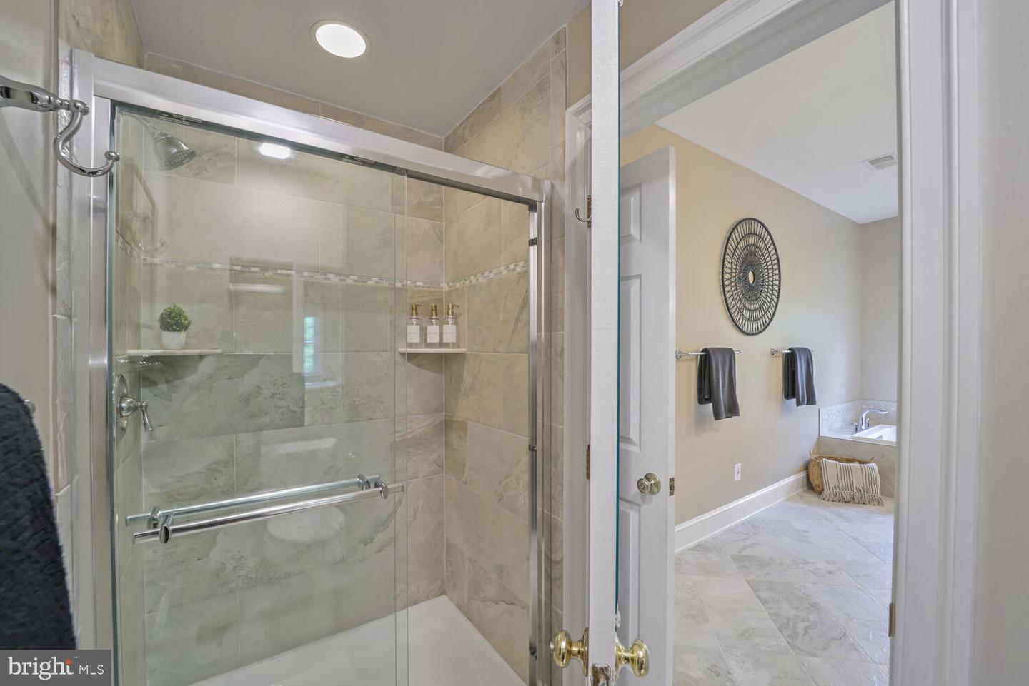 2053 MAYFAIR MCLEAN, FALLS CHURCH, Virginia 22043, 3 Bedrooms Bedrooms, ,3 BathroomsBathrooms,Residential,For sale,2053 MAYFAIR MCLEAN,VAFX2243542 MLS # VAFX2243542