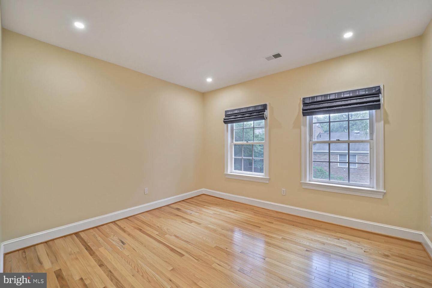 2053 MAYFAIR MCLEAN, FALLS CHURCH, Virginia 22043, 3 Bedrooms Bedrooms, ,3 BathroomsBathrooms,Residential,For sale,2053 MAYFAIR MCLEAN,VAFX2243542 MLS # VAFX2243542