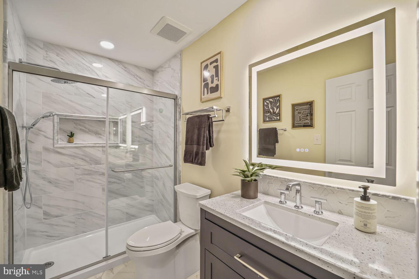 2053 MAYFAIR MCLEAN, FALLS CHURCH, Virginia 22043, 3 Bedrooms Bedrooms, ,3 BathroomsBathrooms,Residential,For sale,2053 MAYFAIR MCLEAN,VAFX2243542 MLS # VAFX2243542