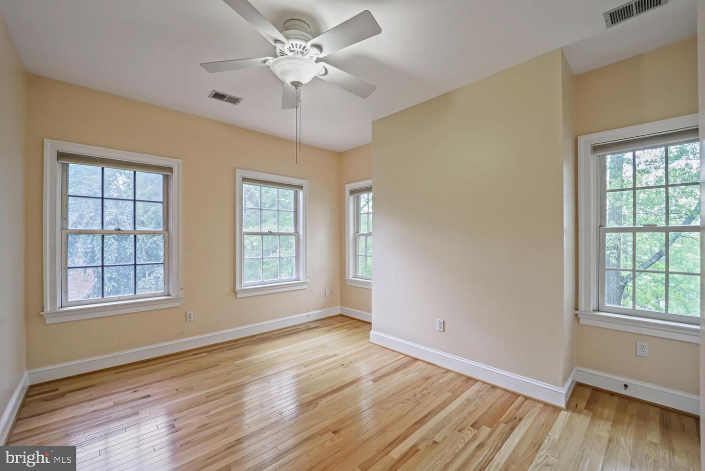 2053 MAYFAIR MCLEAN, FALLS CHURCH, Virginia 22043, 3 Bedrooms Bedrooms, ,3 BathroomsBathrooms,Residential,For sale,2053 MAYFAIR MCLEAN,VAFX2243542 MLS # VAFX2243542