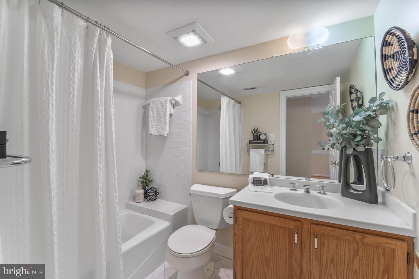 2053 MAYFAIR MCLEAN, FALLS CHURCH, Virginia 22043, 3 Bedrooms Bedrooms, ,3 BathroomsBathrooms,Residential,For sale,2053 MAYFAIR MCLEAN,VAFX2243542 MLS # VAFX2243542