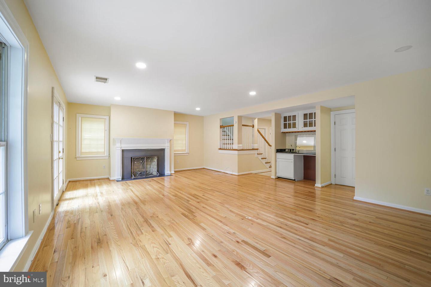 2053 MAYFAIR MCLEAN, FALLS CHURCH, Virginia 22043, 3 Bedrooms Bedrooms, ,3 BathroomsBathrooms,Residential,For sale,2053 MAYFAIR MCLEAN,VAFX2243542 MLS # VAFX2243542