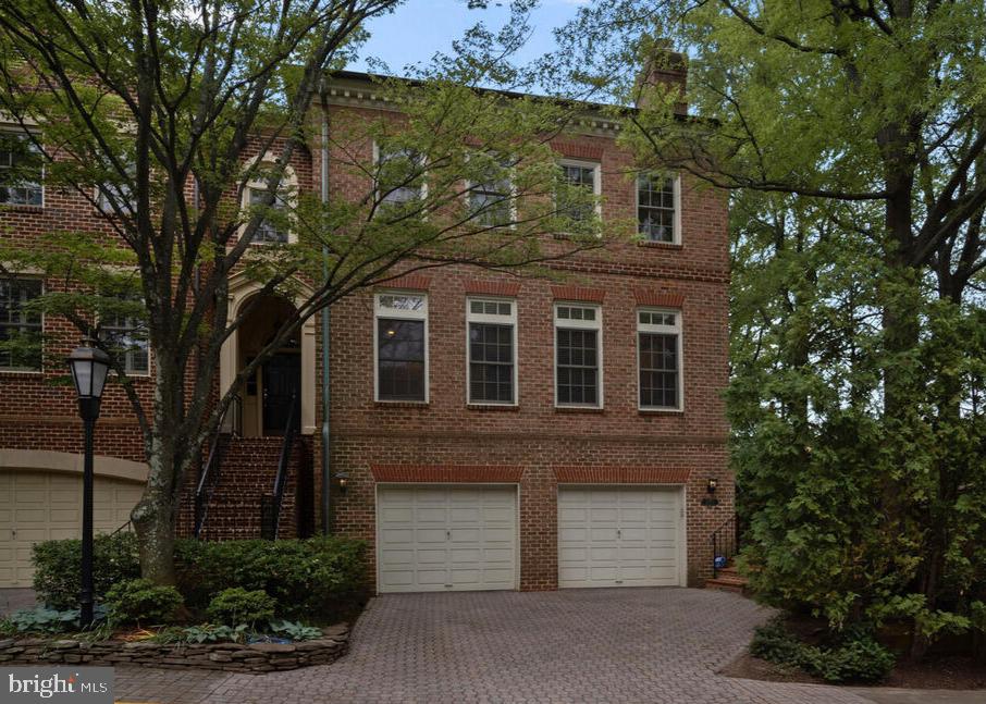 2053 MAYFAIR MCLEAN, FALLS CHURCH, Virginia 22043, 3 Bedrooms Bedrooms, ,3 BathroomsBathrooms,Residential,For sale,2053 MAYFAIR MCLEAN,VAFX2243542 MLS # VAFX2243542