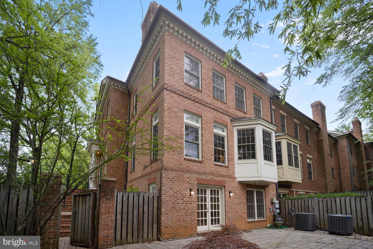 2053 MAYFAIR MCLEAN, FALLS CHURCH, Virginia 22043, 3 Bedrooms Bedrooms, ,3 BathroomsBathrooms,Residential,For sale,2053 MAYFAIR MCLEAN,VAFX2243542 MLS # VAFX2243542