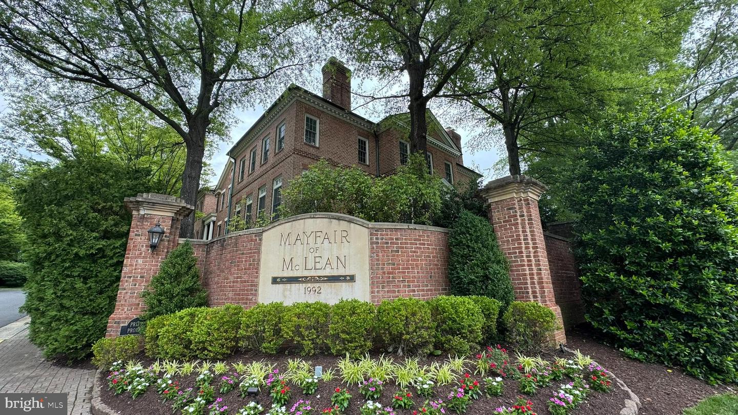 2053 MAYFAIR MCLEAN, FALLS CHURCH, Virginia 22043, 3 Bedrooms Bedrooms, ,3 BathroomsBathrooms,Residential,For sale,2053 MAYFAIR MCLEAN,VAFX2243542 MLS # VAFX2243542
