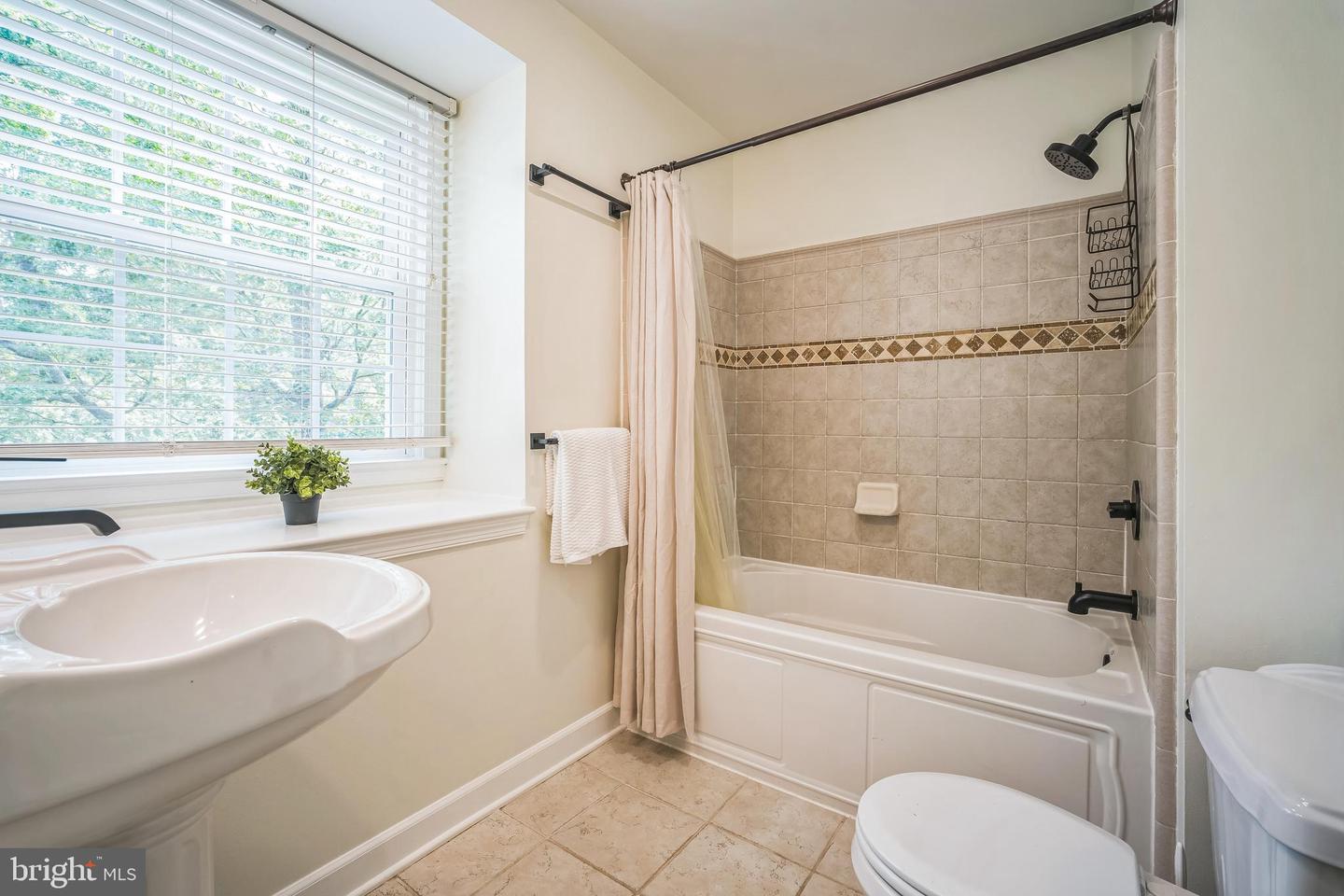 3930 6TH ST S, ARLINGTON, Virginia 22204, 4 Bedrooms Bedrooms, ,2 BathroomsBathrooms,Residential,For sale,3930 6TH ST S,VAAR2058326 MLS # VAAR2058326