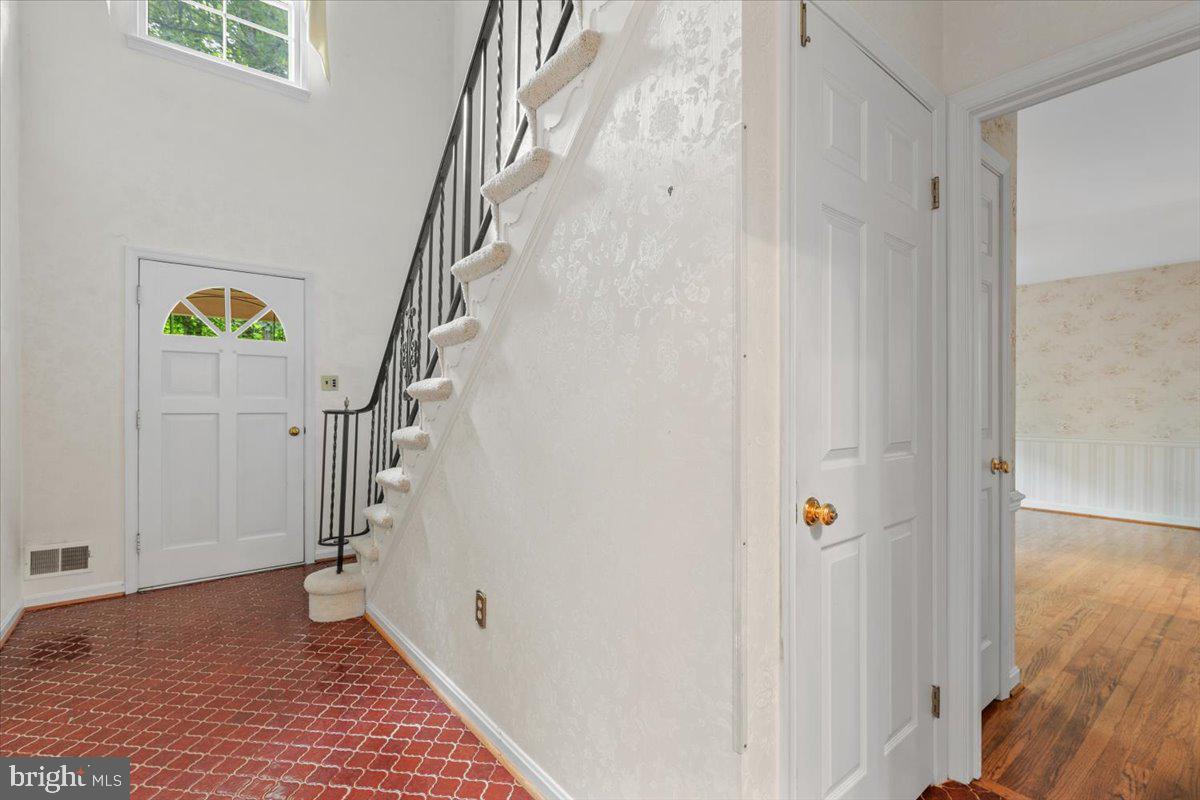 8150 WOLF RUN SHOALS RD, CLIFTON, Virginia 20124, 5 Bedrooms Bedrooms, ,3 BathroomsBathrooms,Residential,For sale,8150 WOLF RUN SHOALS RD,VAFX2243924 MLS # VAFX2243924