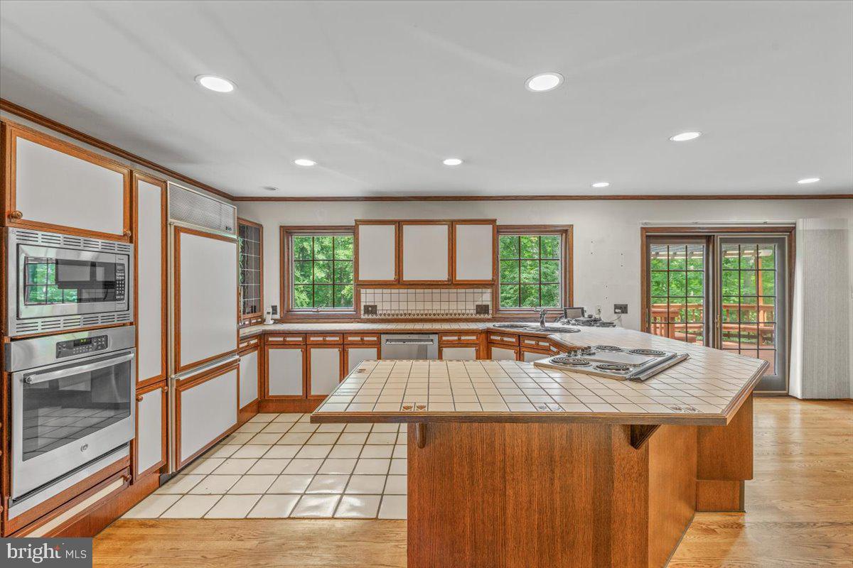 8150 WOLF RUN SHOALS RD, CLIFTON, Virginia 20124, 5 Bedrooms Bedrooms, ,3 BathroomsBathrooms,Residential,For sale,8150 WOLF RUN SHOALS RD,VAFX2243924 MLS # VAFX2243924