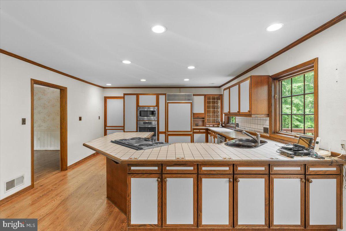 8150 WOLF RUN SHOALS RD, CLIFTON, Virginia 20124, 5 Bedrooms Bedrooms, ,3 BathroomsBathrooms,Residential,For sale,8150 WOLF RUN SHOALS RD,VAFX2243924 MLS # VAFX2243924