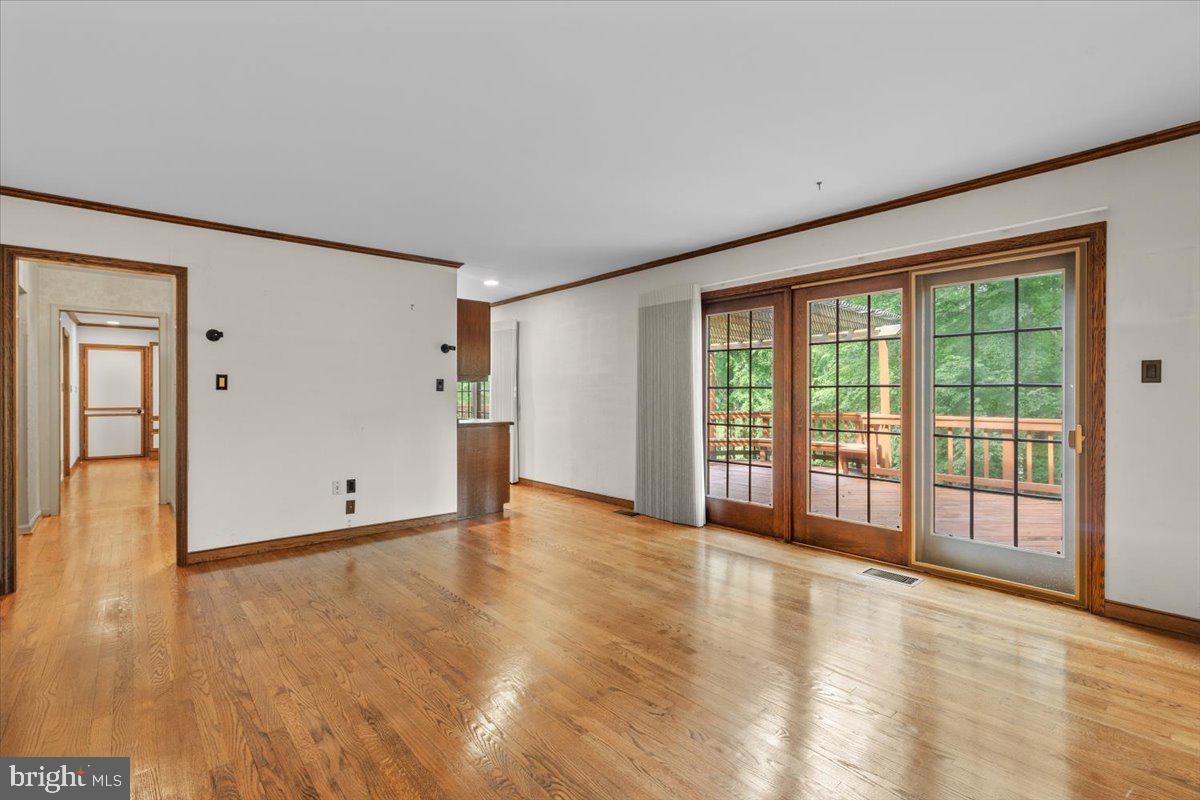 8150 WOLF RUN SHOALS RD, CLIFTON, Virginia 20124, 5 Bedrooms Bedrooms, ,3 BathroomsBathrooms,Residential,For sale,8150 WOLF RUN SHOALS RD,VAFX2243924 MLS # VAFX2243924