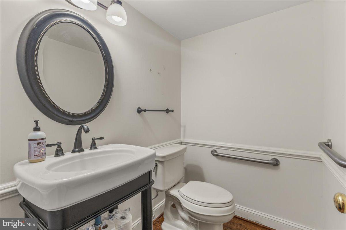 8150 WOLF RUN SHOALS RD, CLIFTON, Virginia 20124, 5 Bedrooms Bedrooms, ,3 BathroomsBathrooms,Residential,For sale,8150 WOLF RUN SHOALS RD,VAFX2243924 MLS # VAFX2243924