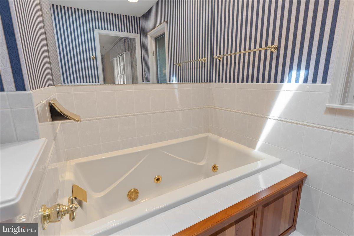 8150 WOLF RUN SHOALS RD, CLIFTON, Virginia 20124, 5 Bedrooms Bedrooms, ,3 BathroomsBathrooms,Residential,For sale,8150 WOLF RUN SHOALS RD,VAFX2243924 MLS # VAFX2243924