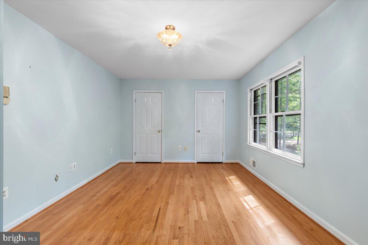 8150 WOLF RUN SHOALS RD, CLIFTON, Virginia 20124, 5 Bedrooms Bedrooms, ,3 BathroomsBathrooms,Residential,For sale,8150 WOLF RUN SHOALS RD,VAFX2243924 MLS # VAFX2243924