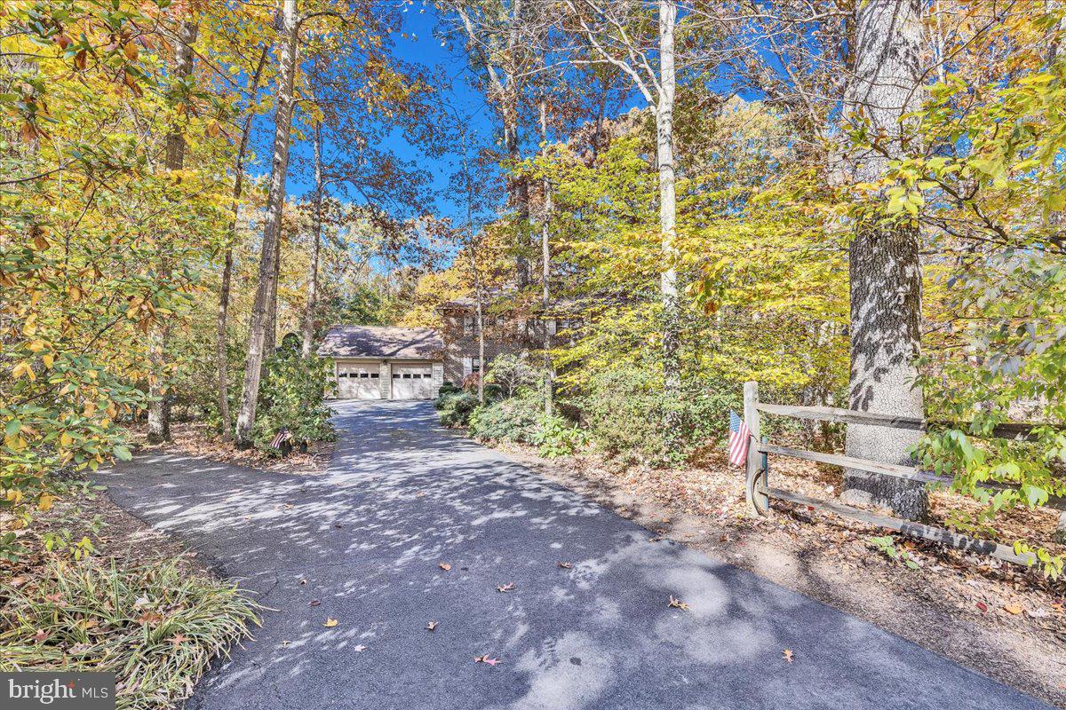 8150 WOLF RUN SHOALS RD, CLIFTON, Virginia 20124, 5 Bedrooms Bedrooms, ,3 BathroomsBathrooms,Residential,For sale,8150 WOLF RUN SHOALS RD,VAFX2243924 MLS # VAFX2243924