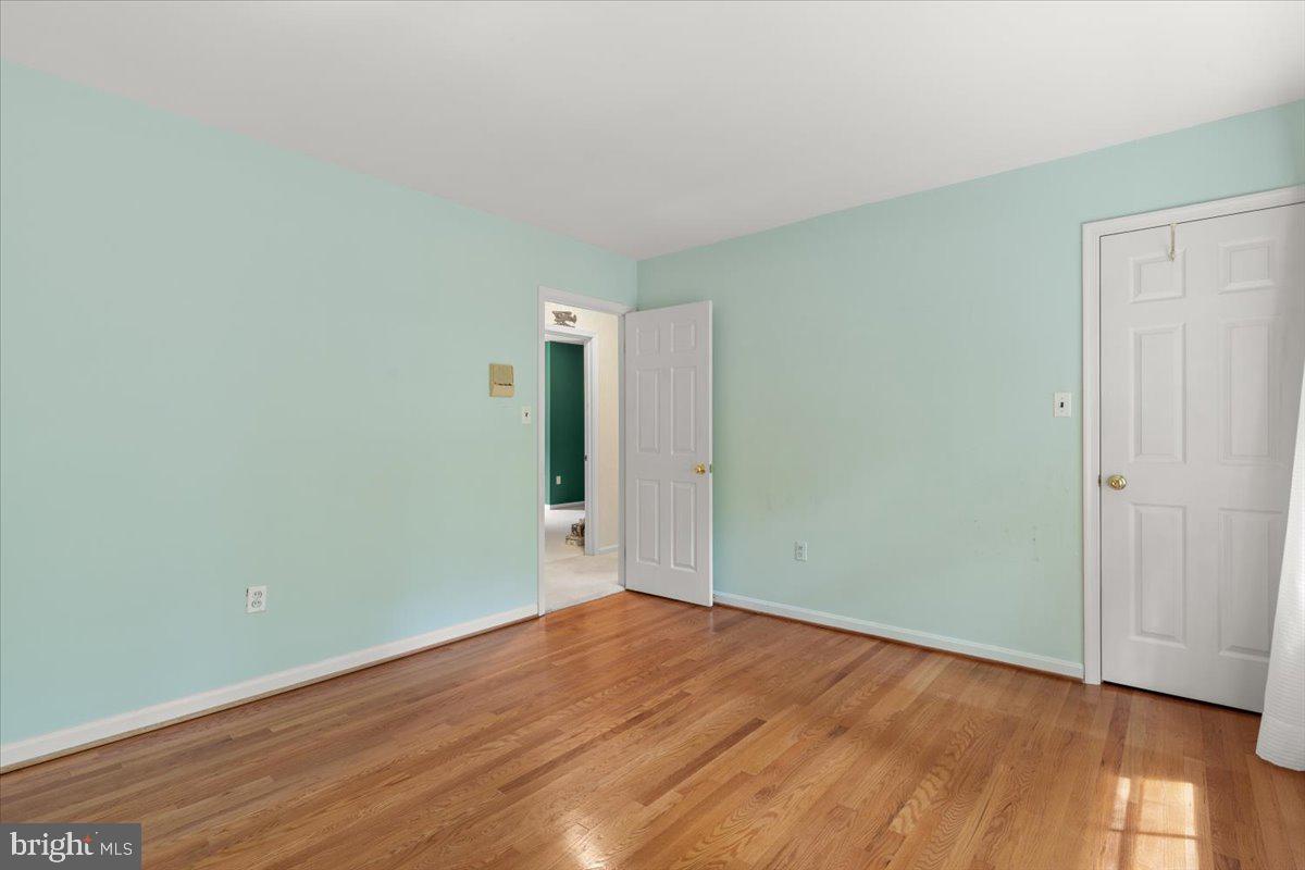 8150 WOLF RUN SHOALS RD, CLIFTON, Virginia 20124, 5 Bedrooms Bedrooms, ,3 BathroomsBathrooms,Residential,For sale,8150 WOLF RUN SHOALS RD,VAFX2243924 MLS # VAFX2243924