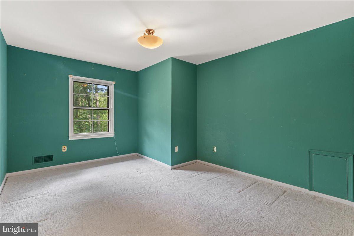 8150 WOLF RUN SHOALS RD, CLIFTON, Virginia 20124, 5 Bedrooms Bedrooms, ,3 BathroomsBathrooms,Residential,For sale,8150 WOLF RUN SHOALS RD,VAFX2243924 MLS # VAFX2243924