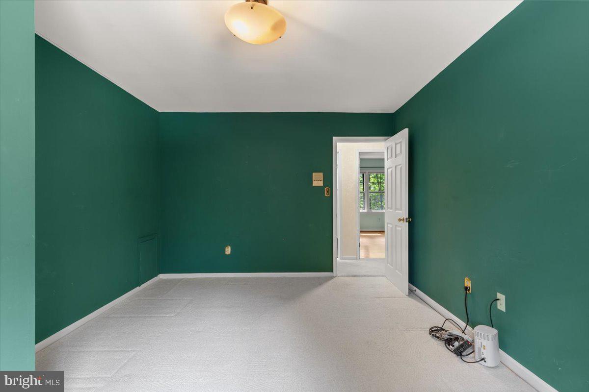 8150 WOLF RUN SHOALS RD, CLIFTON, Virginia 20124, 5 Bedrooms Bedrooms, ,3 BathroomsBathrooms,Residential,For sale,8150 WOLF RUN SHOALS RD,VAFX2243924 MLS # VAFX2243924