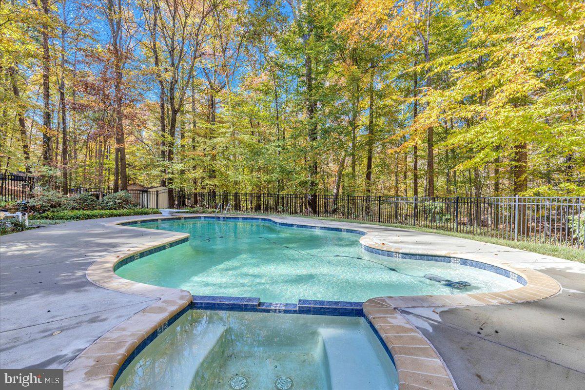 8150 WOLF RUN SHOALS RD, CLIFTON, Virginia 20124, 5 Bedrooms Bedrooms, ,3 BathroomsBathrooms,Residential,For sale,8150 WOLF RUN SHOALS RD,VAFX2243924 MLS # VAFX2243924