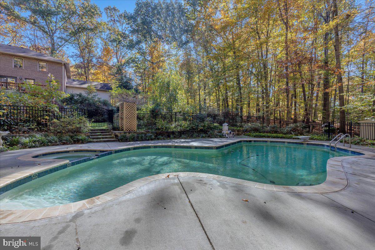 8150 WOLF RUN SHOALS RD, CLIFTON, Virginia 20124, 5 Bedrooms Bedrooms, ,3 BathroomsBathrooms,Residential,For sale,8150 WOLF RUN SHOALS RD,VAFX2243924 MLS # VAFX2243924