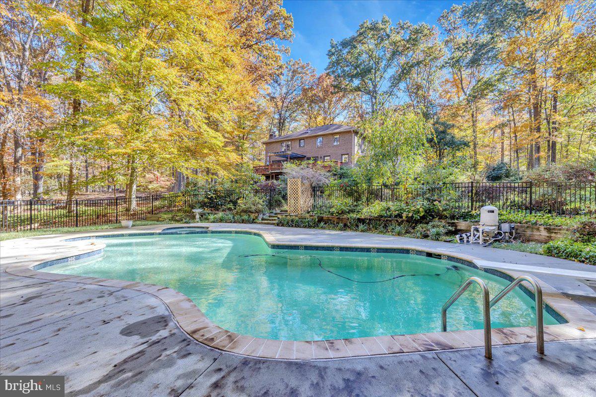 8150 WOLF RUN SHOALS RD, CLIFTON, Virginia 20124, 5 Bedrooms Bedrooms, ,3 BathroomsBathrooms,Residential,For sale,8150 WOLF RUN SHOALS RD,VAFX2243924 MLS # VAFX2243924