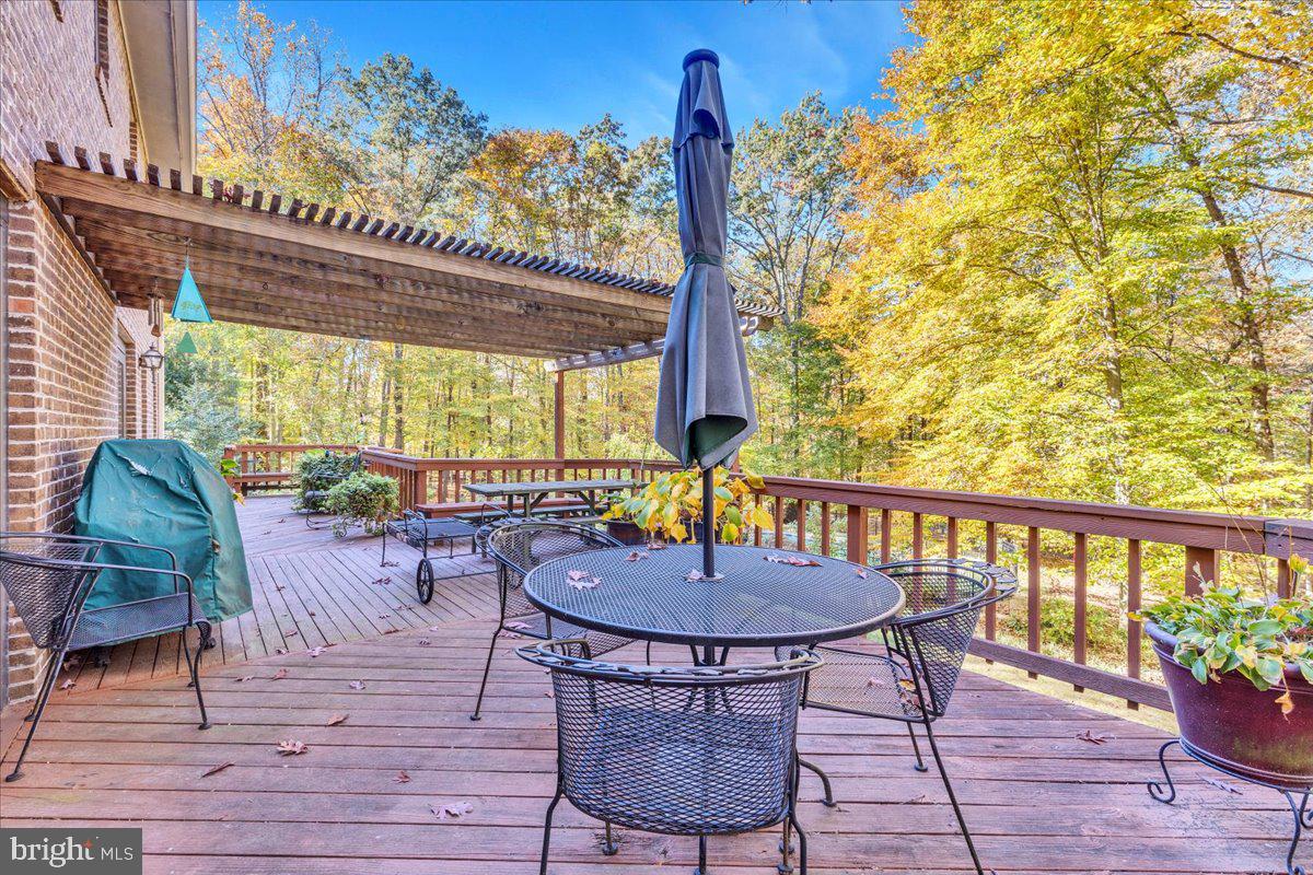 8150 WOLF RUN SHOALS RD, CLIFTON, Virginia 20124, 5 Bedrooms Bedrooms, ,3 BathroomsBathrooms,Residential,For sale,8150 WOLF RUN SHOALS RD,VAFX2243924 MLS # VAFX2243924