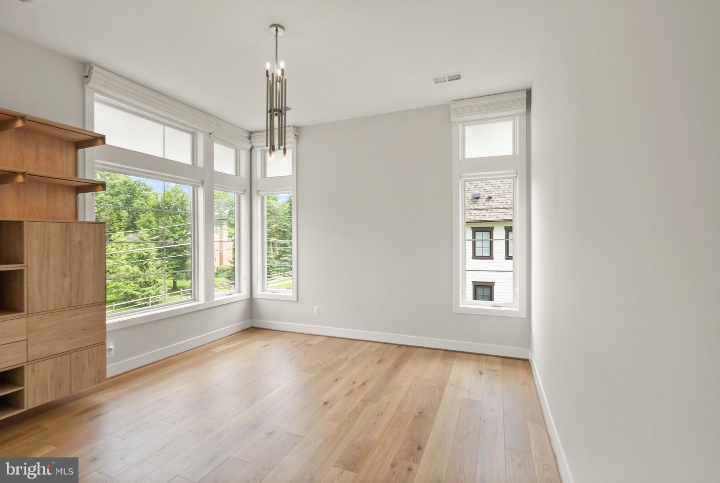 1554 DAVIDSON RD, MCLEAN, Virginia 22101, 5 Bedrooms Bedrooms, ,5 BathroomsBathrooms,Residential,For sale,1554 DAVIDSON RD,VAFX2244088 MLS # VAFX2244088