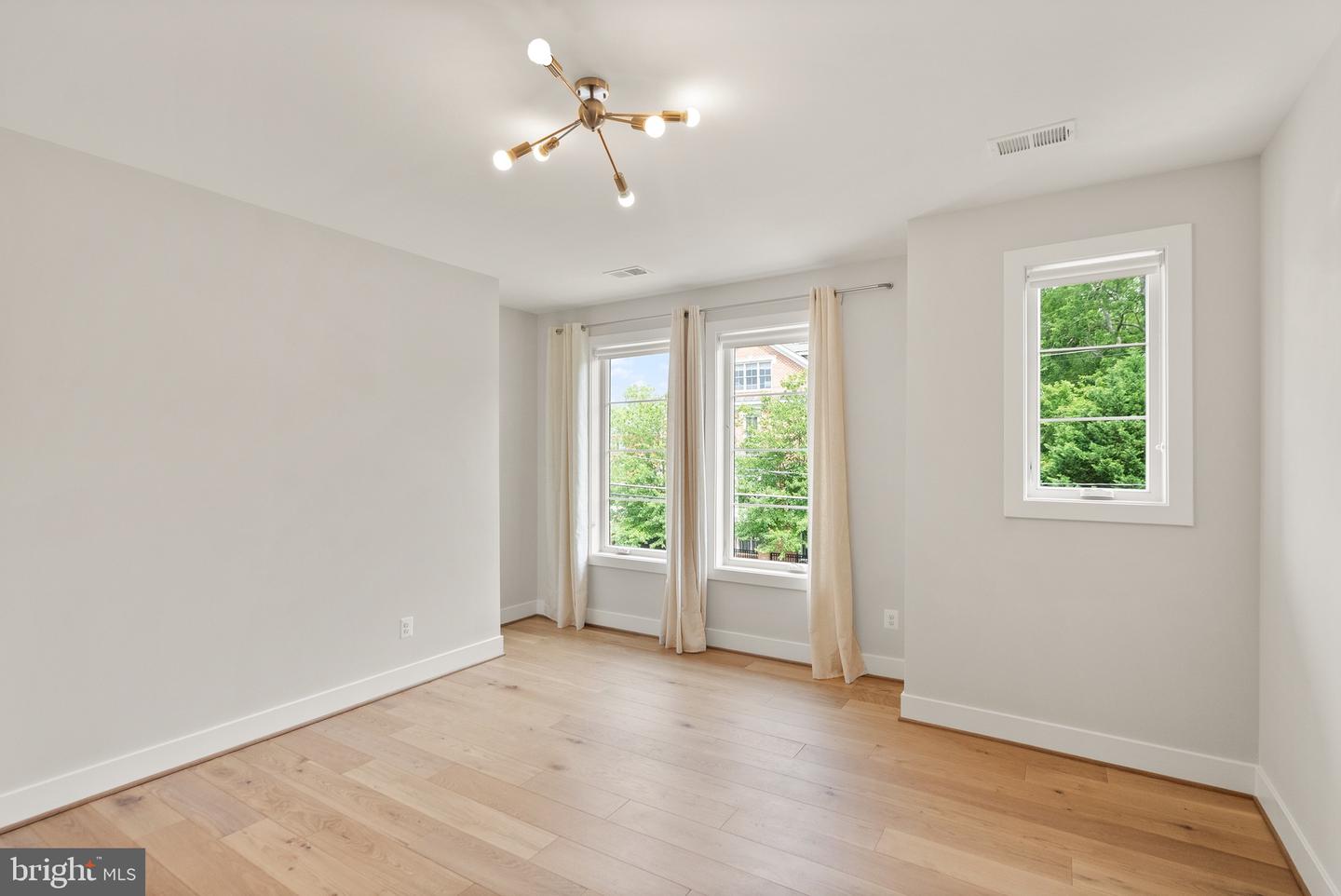 1554 DAVIDSON RD, MCLEAN, Virginia 22101, 5 Bedrooms Bedrooms, ,5 BathroomsBathrooms,Residential,For sale,1554 DAVIDSON RD,VAFX2244088 MLS # VAFX2244088