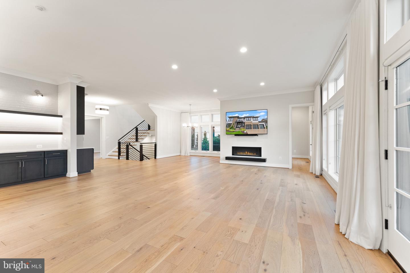 1554 DAVIDSON RD, MCLEAN, Virginia 22101, 5 Bedrooms Bedrooms, ,5 BathroomsBathrooms,Residential,For sale,1554 DAVIDSON RD,VAFX2244088 MLS # VAFX2244088