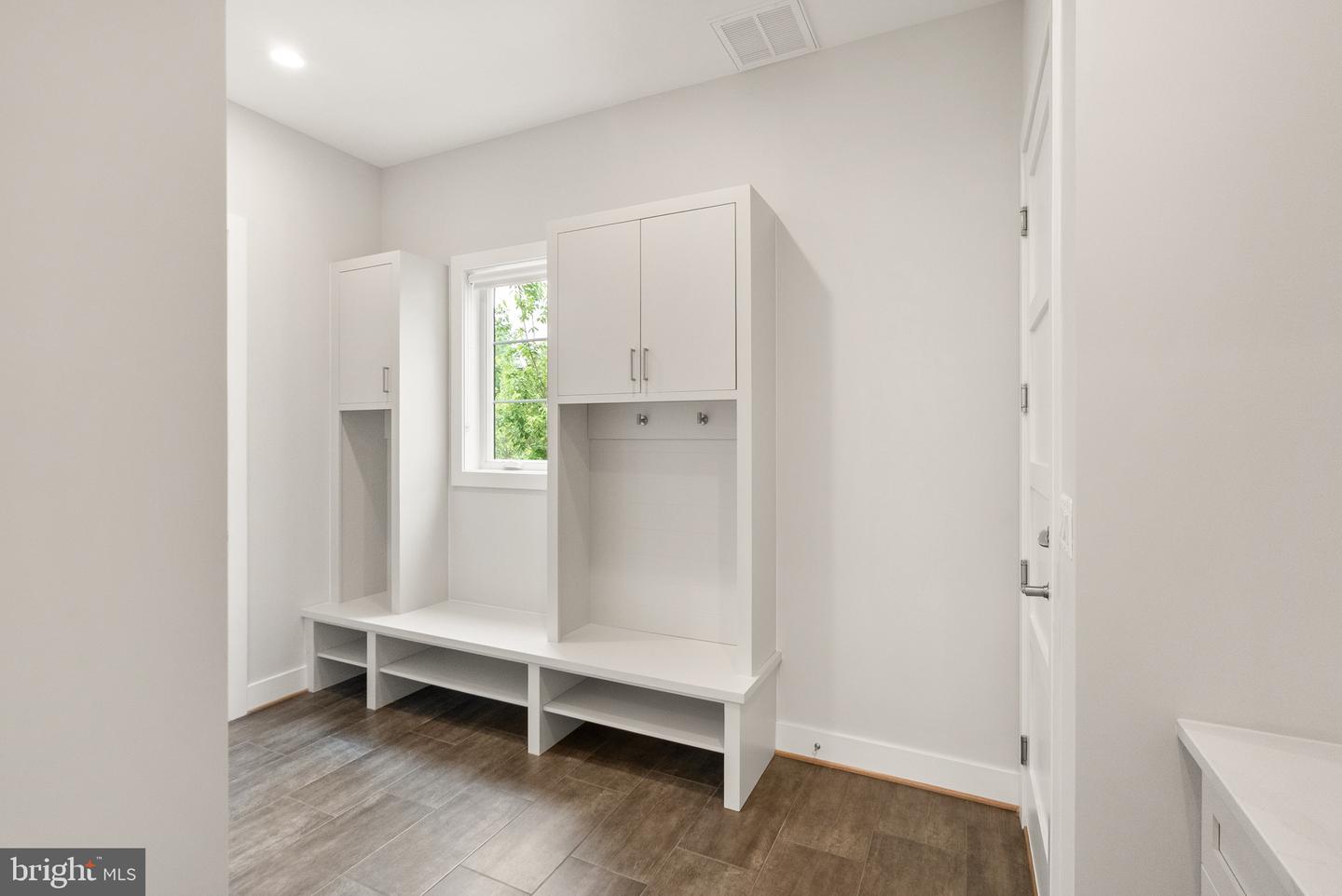 1554 DAVIDSON RD, MCLEAN, Virginia 22101, 5 Bedrooms Bedrooms, ,5 BathroomsBathrooms,Residential,For sale,1554 DAVIDSON RD,VAFX2244088 MLS # VAFX2244088