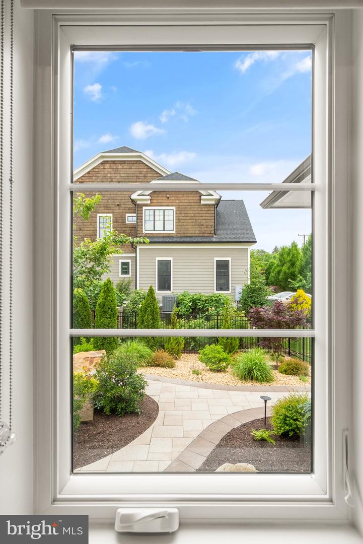 1554 DAVIDSON RD, MCLEAN, Virginia 22101, 5 Bedrooms Bedrooms, ,5 BathroomsBathrooms,Residential,For sale,1554 DAVIDSON RD,VAFX2244088 MLS # VAFX2244088