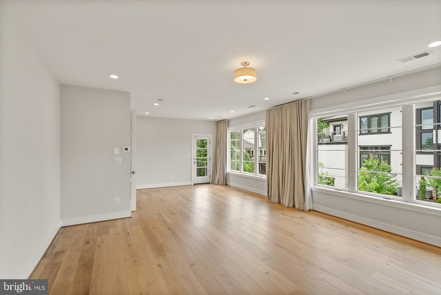 1554 DAVIDSON RD, MCLEAN, Virginia 22101, 5 Bedrooms Bedrooms, ,5 BathroomsBathrooms,Residential,For sale,1554 DAVIDSON RD,VAFX2244088 MLS # VAFX2244088