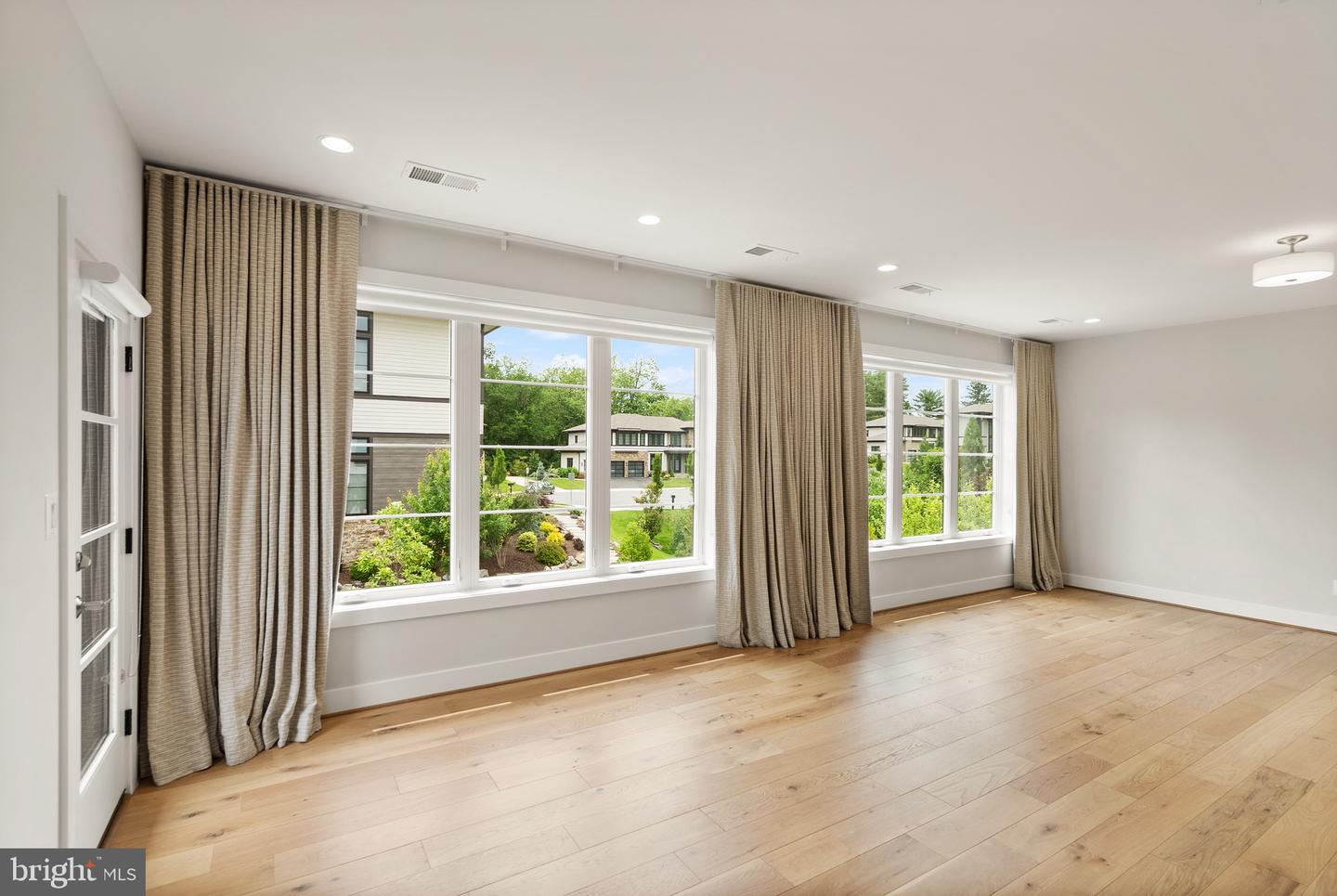 1554 DAVIDSON RD, MCLEAN, Virginia 22101, 5 Bedrooms Bedrooms, ,5 BathroomsBathrooms,Residential,For sale,1554 DAVIDSON RD,VAFX2244088 MLS # VAFX2244088