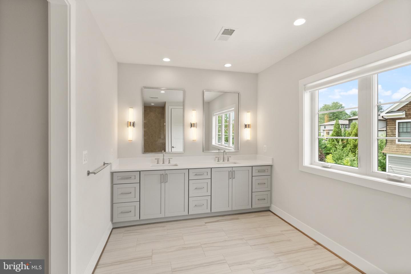 1554 DAVIDSON RD, MCLEAN, Virginia 22101, 5 Bedrooms Bedrooms, ,5 BathroomsBathrooms,Residential,For sale,1554 DAVIDSON RD,VAFX2244088 MLS # VAFX2244088