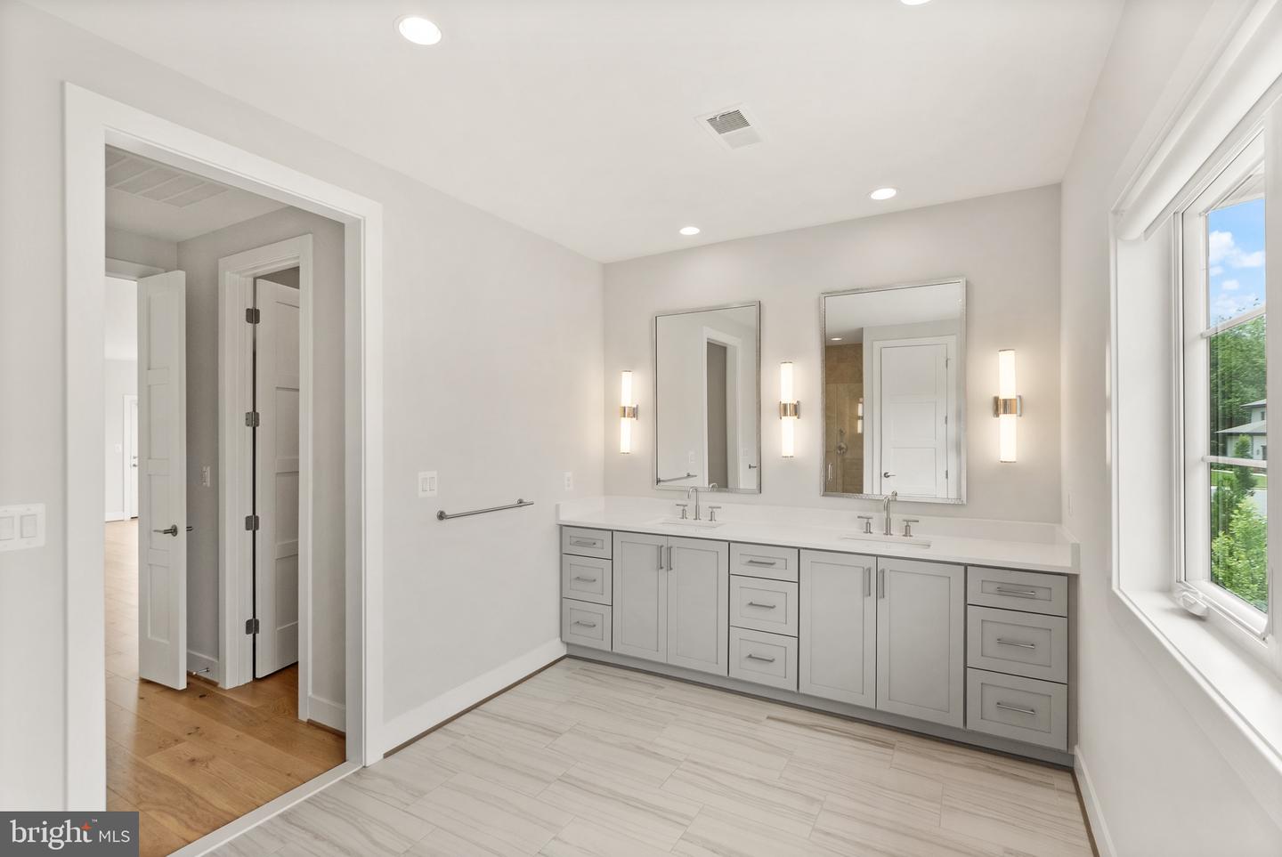 1554 DAVIDSON RD, MCLEAN, Virginia 22101, 5 Bedrooms Bedrooms, ,5 BathroomsBathrooms,Residential,For sale,1554 DAVIDSON RD,VAFX2244088 MLS # VAFX2244088