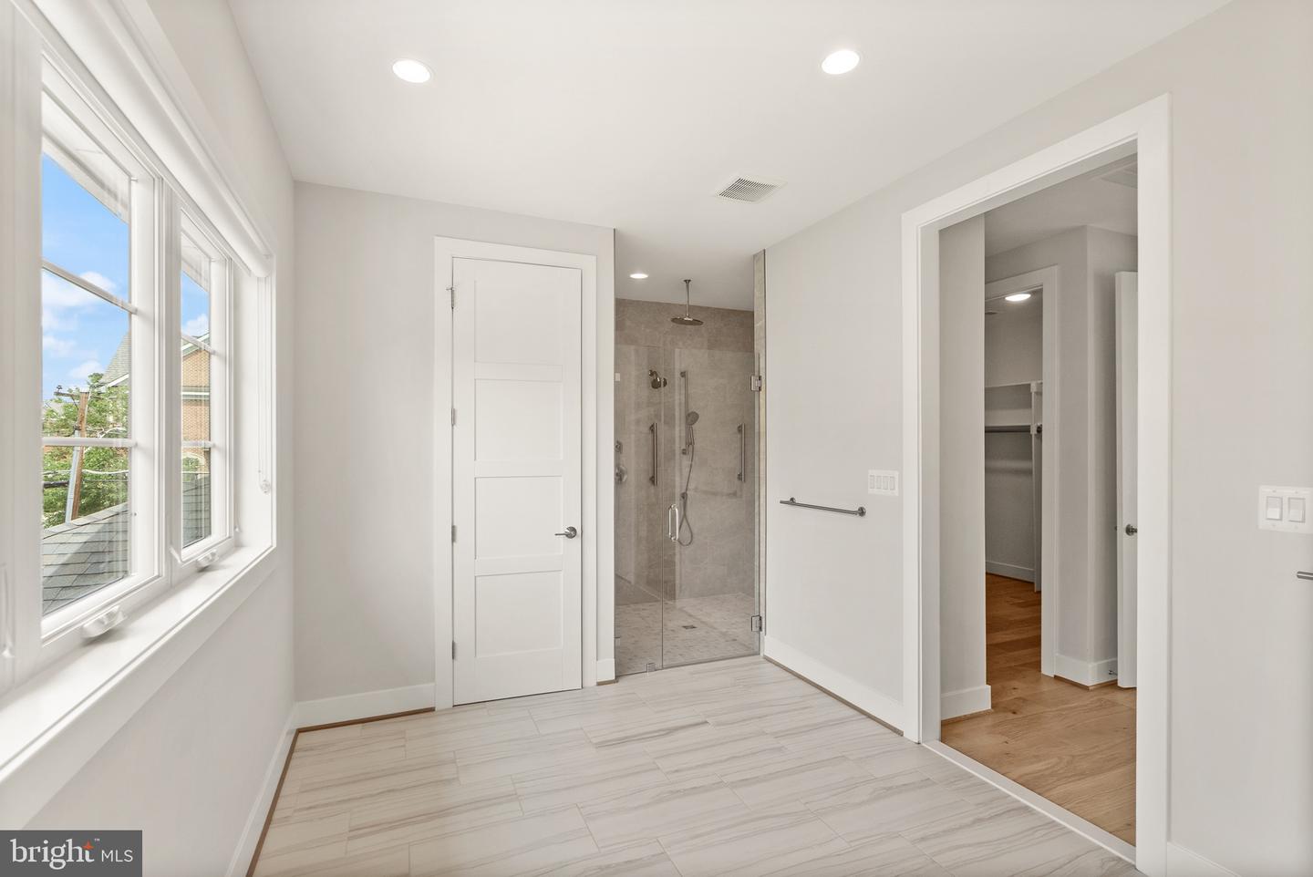 1554 DAVIDSON RD, MCLEAN, Virginia 22101, 5 Bedrooms Bedrooms, ,5 BathroomsBathrooms,Residential,For sale,1554 DAVIDSON RD,VAFX2244088 MLS # VAFX2244088