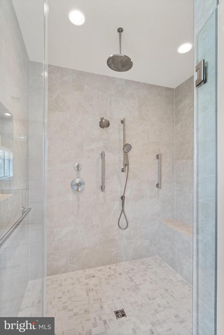 1554 DAVIDSON RD, MCLEAN, Virginia 22101, 5 Bedrooms Bedrooms, ,5 BathroomsBathrooms,Residential,For sale,1554 DAVIDSON RD,VAFX2244088 MLS # VAFX2244088