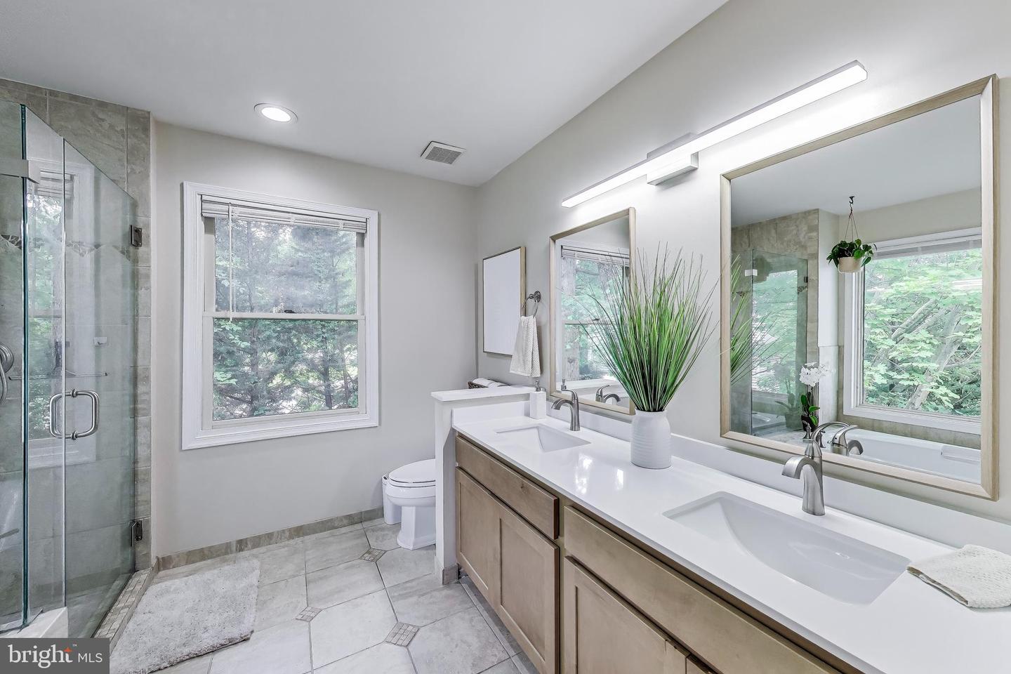 8603 LAUREN DR, SPRINGFIELD, Virginia 22153, 5 Bedrooms Bedrooms, ,4 BathroomsBathrooms,Residential,For sale,8603 LAUREN DR,VAFX2244252 MLS # VAFX2244252