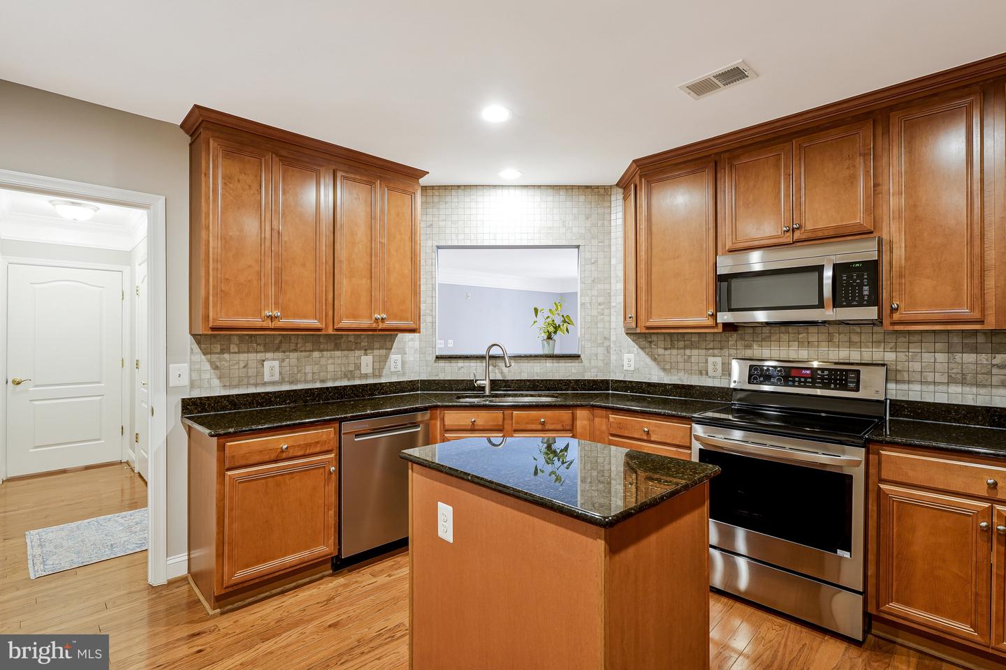 2903 SAINTSBURY PLAZA ##302, FAIRFAX, Virginia 22031, 3 Bedrooms Bedrooms, ,2 BathroomsBathrooms,Residential,For sale,2903 SAINTSBURY PLAZA ##302,VAFX2244750 MLS # VAFX2244750